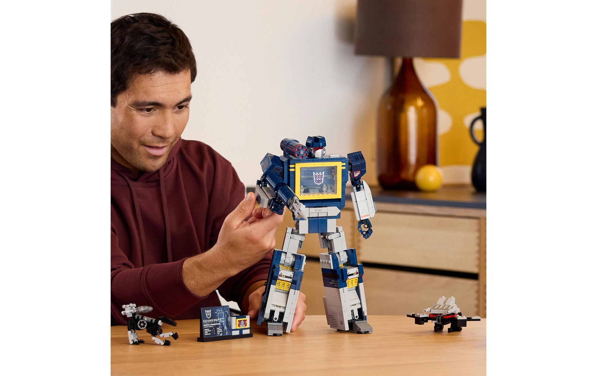 LEGO Icons Soundwave – 1505-teilig – 45,6×8,8×28,2 cm – ab 18 J.