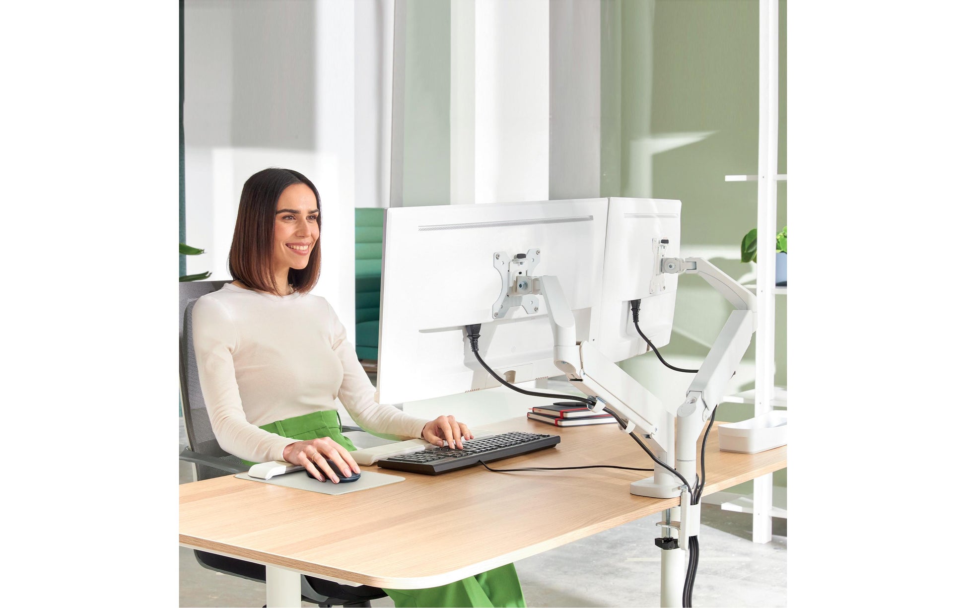 Leitz Ergo 65370085 – Monitorarm, Dual, bis 32", VESA 75 × 75/100 × 100 mm, 9 kg, grau
