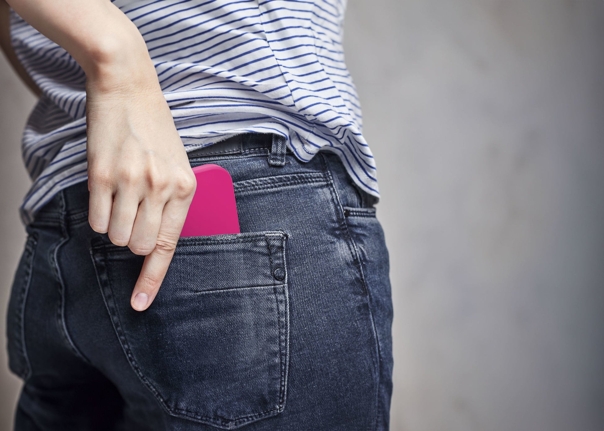 Cellularline Backcover – für Apple iPhone 15 – rosa – Silikon, stossdämpfend