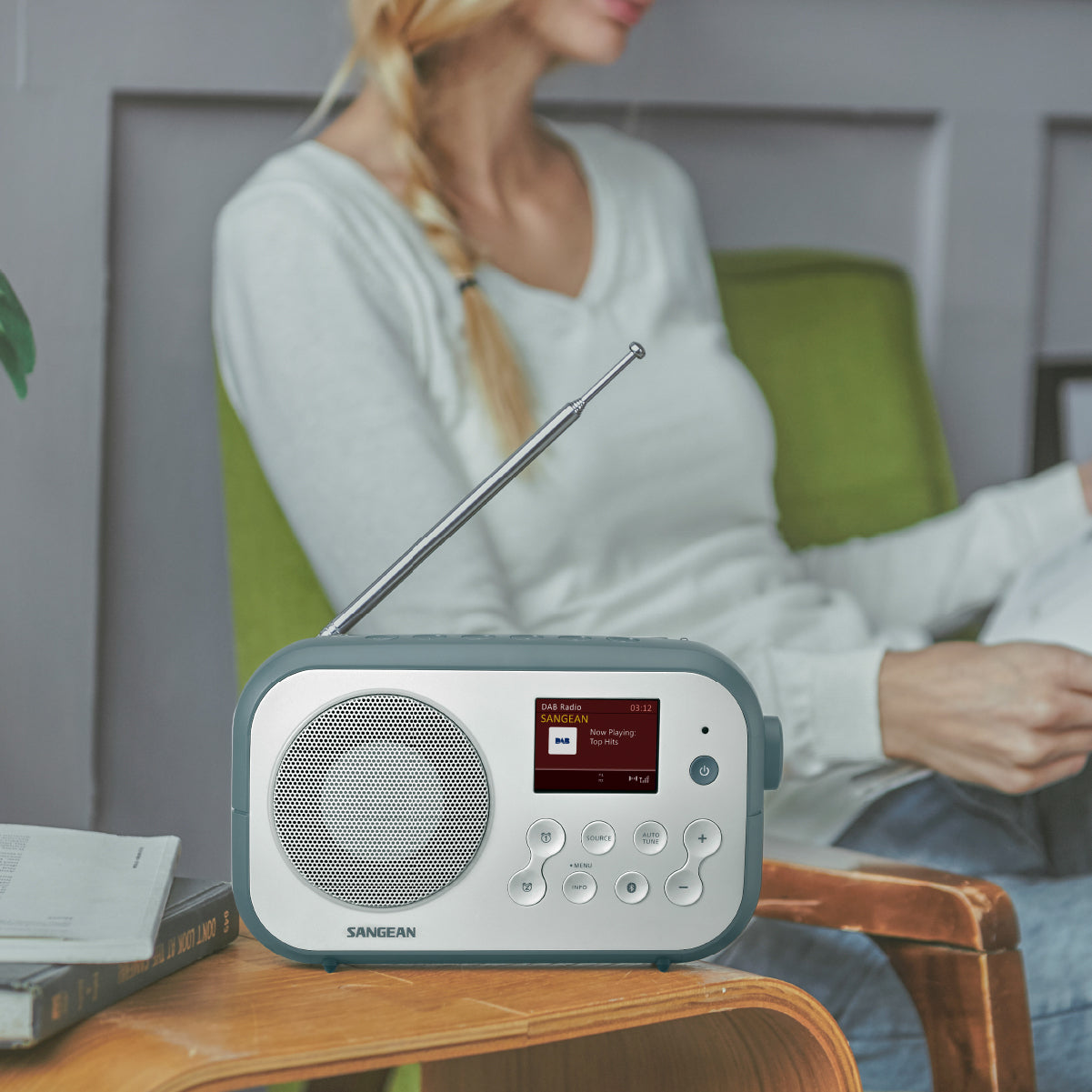 Sangean DPR-42BT – Tragbares DAB+ Radio, UKW, Bluetooth – Weiss/Blau
