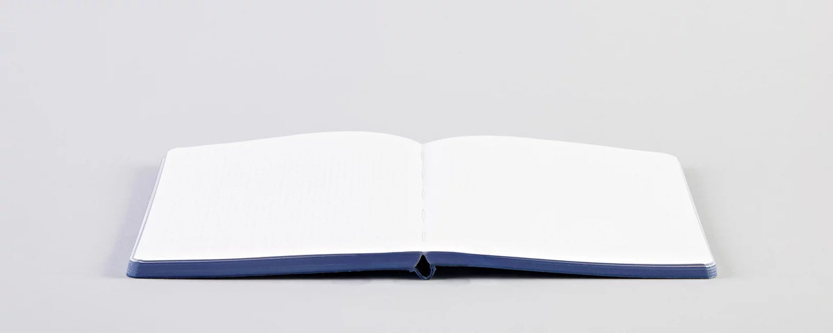 nuuna Notizbuch – 135 × 200 mm – 176 Seiten – 120 g/m² – Softcover, nummerierte Seiten, Fadenheftung, blau