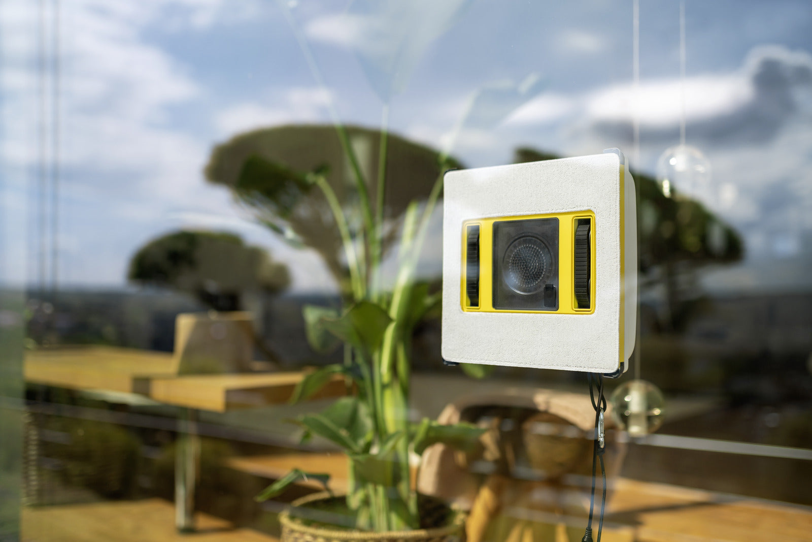 Kärcher Fensterreinigungsroboter RCW 4 – 0,15 l Frischwassertank – Weiss – 25,6 × 26,4 × 7,2 cm