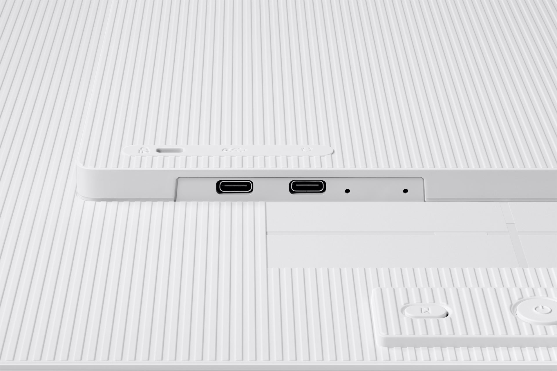 Samsung EM32DX – 31,5", 2560 × 1440 (WQHD)