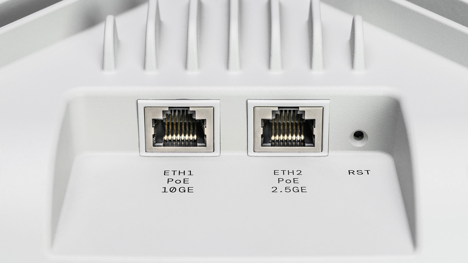 LANCOM Systems LANCOM LX-7200E – Access Point – Wi-Fi 7 (2,4/5/6 GHz), 9,6 Gbit/s, 2.5GbE, PoE, Wand/Decke