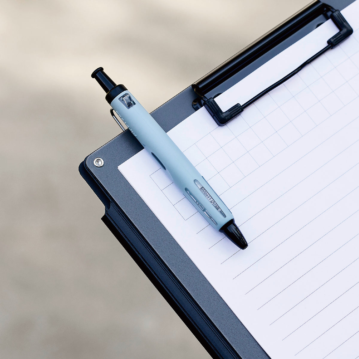 Tombow AirPress Pen Kugelschreiber – Schwarz, Spitze 0,7 mm, Beige, wetterfest, dokumentenecht