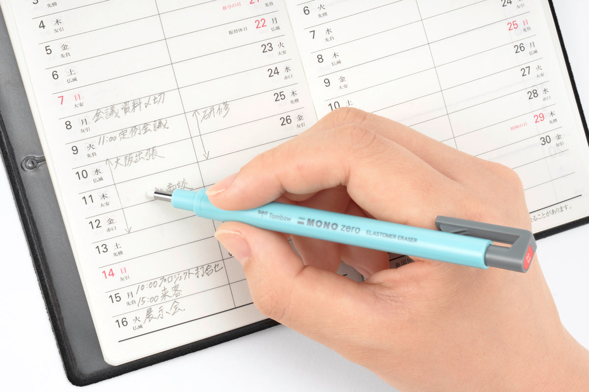 Tombow Radierstift Mono Zero Rund – nachfüllbar, Ø 2,3 mm, 121 × 7 × 12 mm, schwarz, 1 Stk.