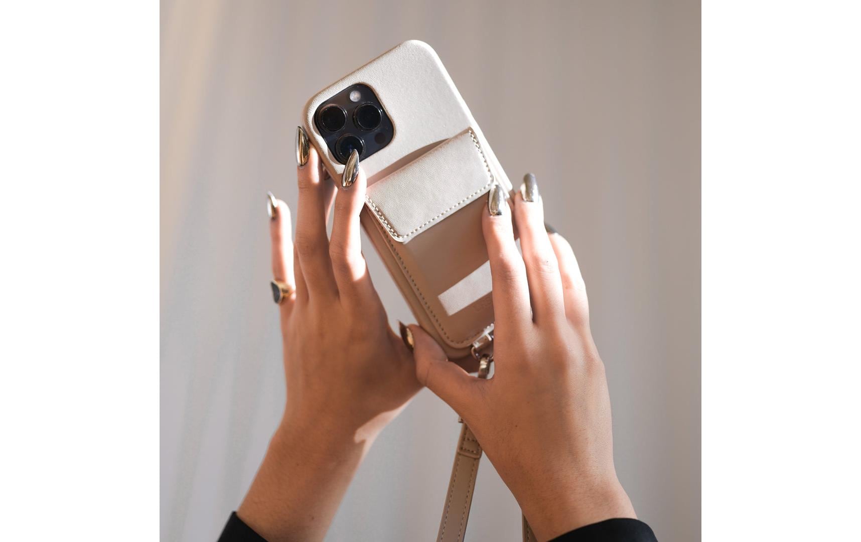 Urbany's Necklace-Hülle – für Apple iPhone 17 Pro Max – Beach Beauty – mit Kartenfach, mit Kordel