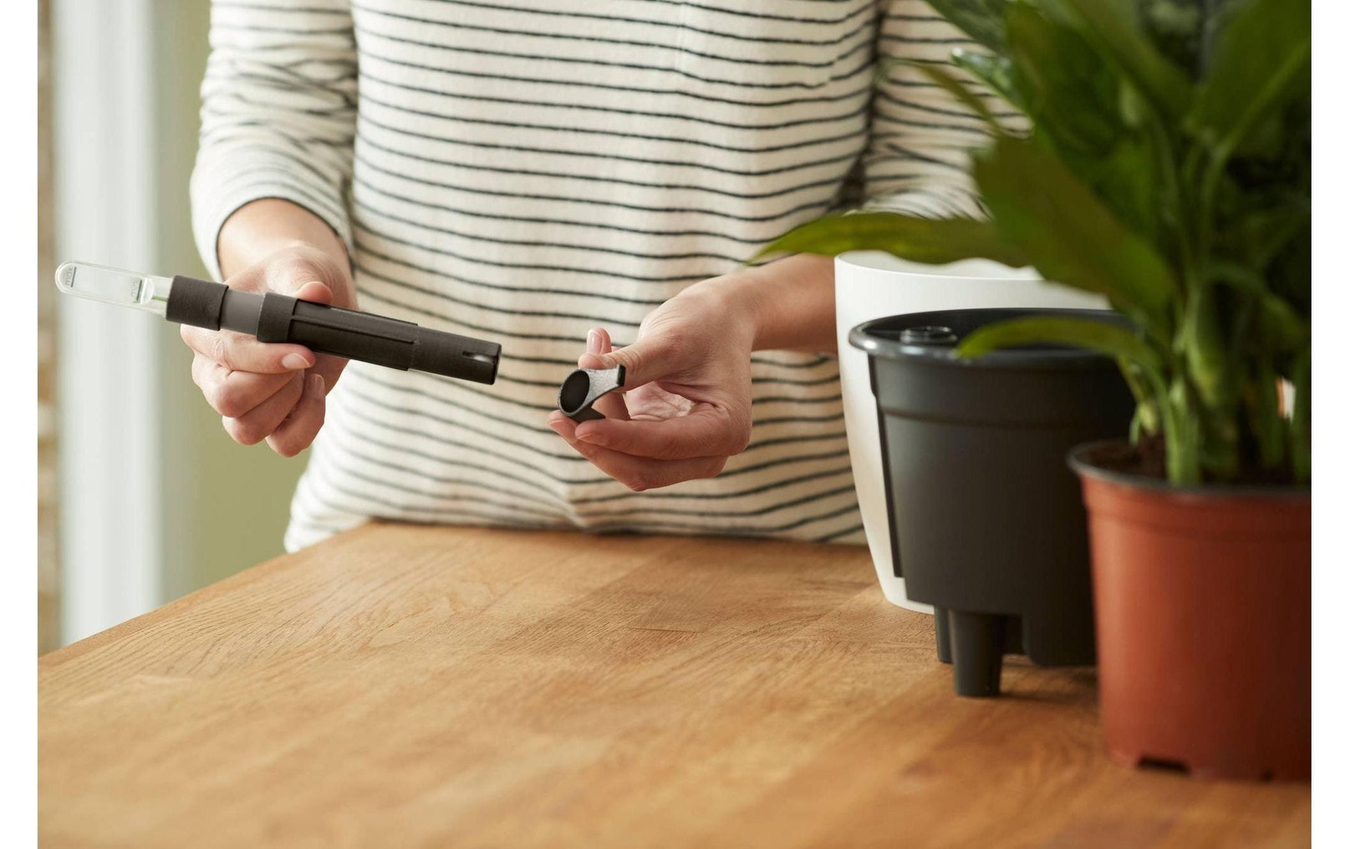 elho Selbstbewässerungssystem – Ø 33 cm, 16000 ml – Kunststoff, schwarz