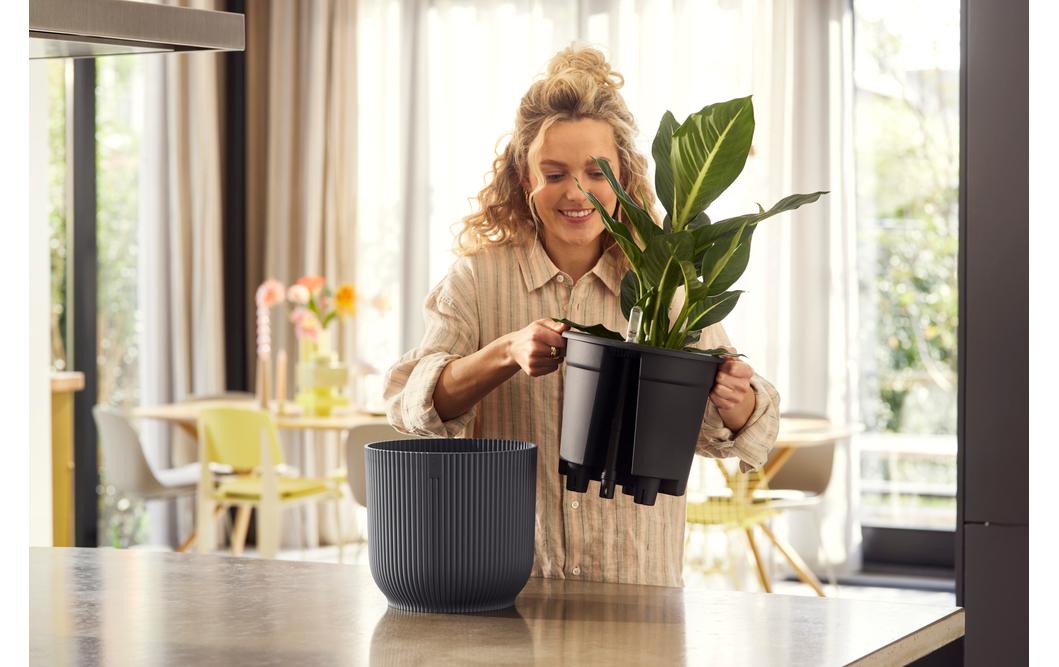 Elho All-in-1 Vibes Pflanztopf – 3600 ml, automatische Bewässerung – Kunststoff, Schwarz