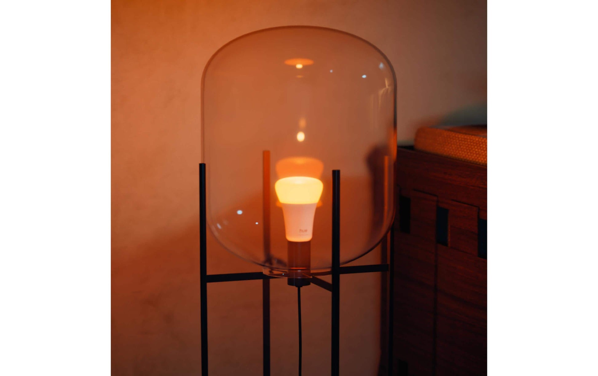 Philips by Signify Philips Hue Smart-Leuchtmittel E27 A-Form – Warmweiss/Kaltweiss, 810 lm, 6 W, Bluetooth/Zigbee – 4 Stk.