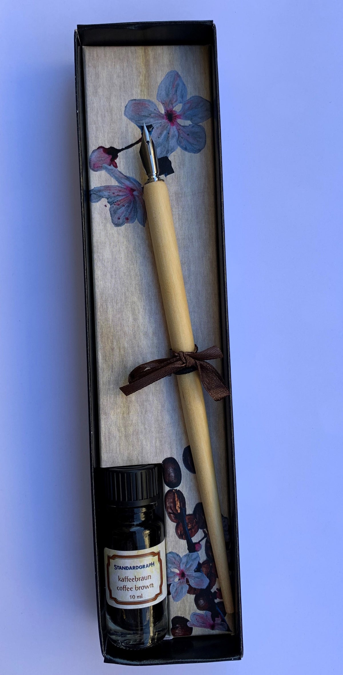 Standard Kalligraphie-Set Holz Kirsch, Holz-Federhalter, Spitzfeder, 10 ml Tinte, Kaffebraun