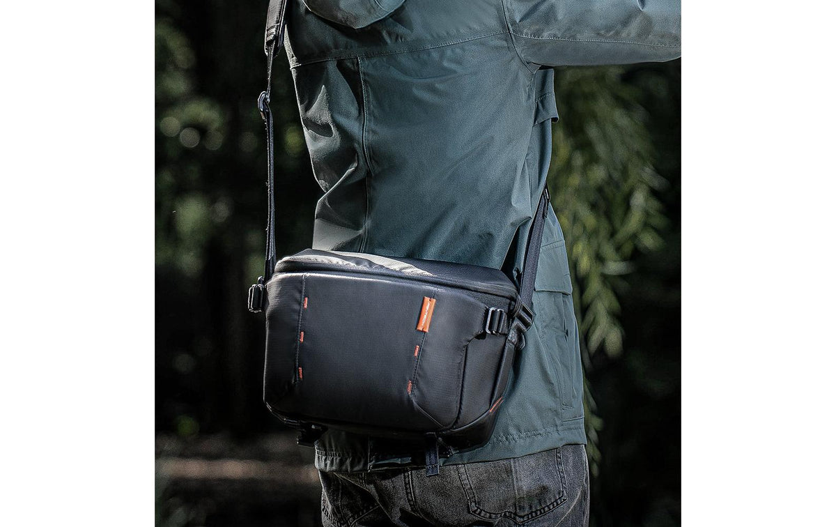 PGYTECH OneMo Sling 11 l Tragetasche – 3 Objektive, spritzwassergeschützt, Crossbody – Grau-Camouflage