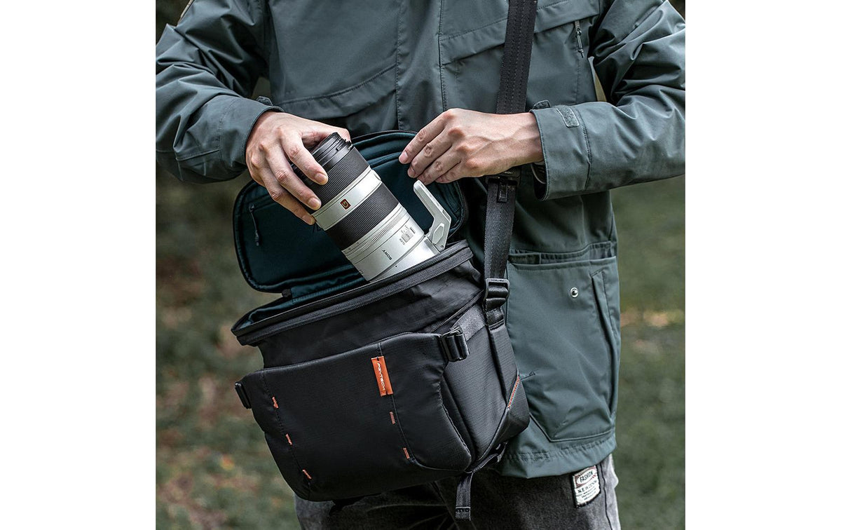 PGYTECH OneMo Sling 11 l Tragetasche – 3 Objektive, spritzwassergeschützt, Crossbody – Grau-Camouflage