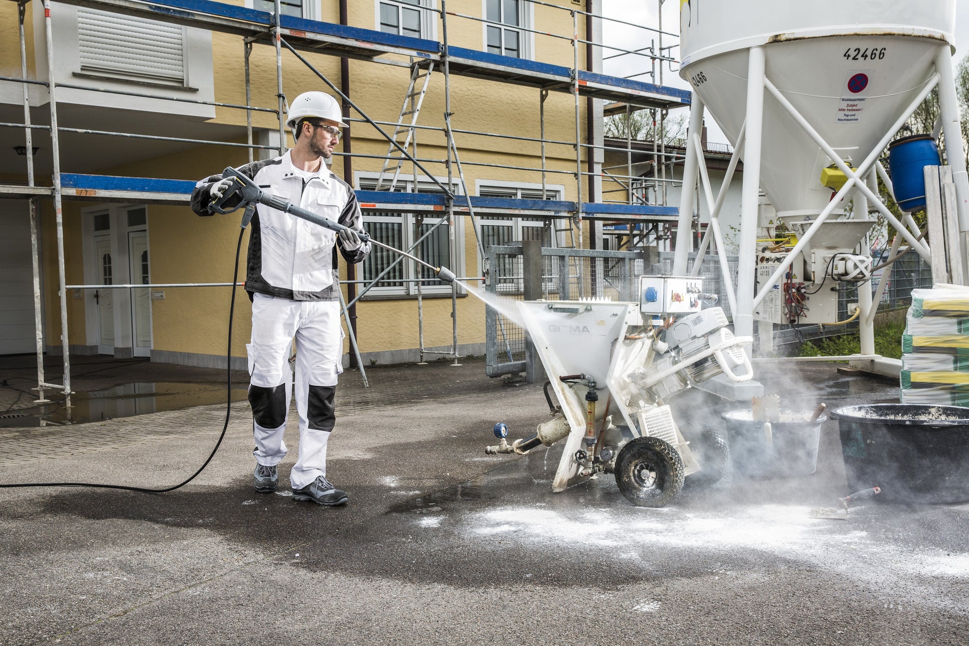Kärcher Heisswasser Hochdruckreiniger HDS 5/11 U – Betriebsdruck 110 bar, Benzintank 6,5 l, Schlauchlänge 10 m