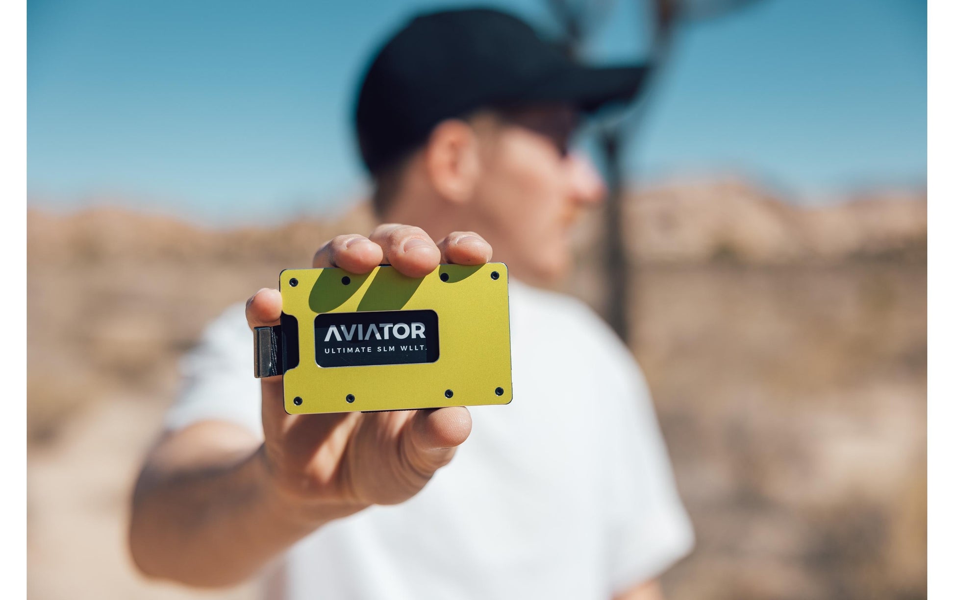 Aviator Kartenetui mit Geldclip – RFID-Schutz, Münzfach, Gummibandverschluss – Elektrisches Limettengrün – Carbon