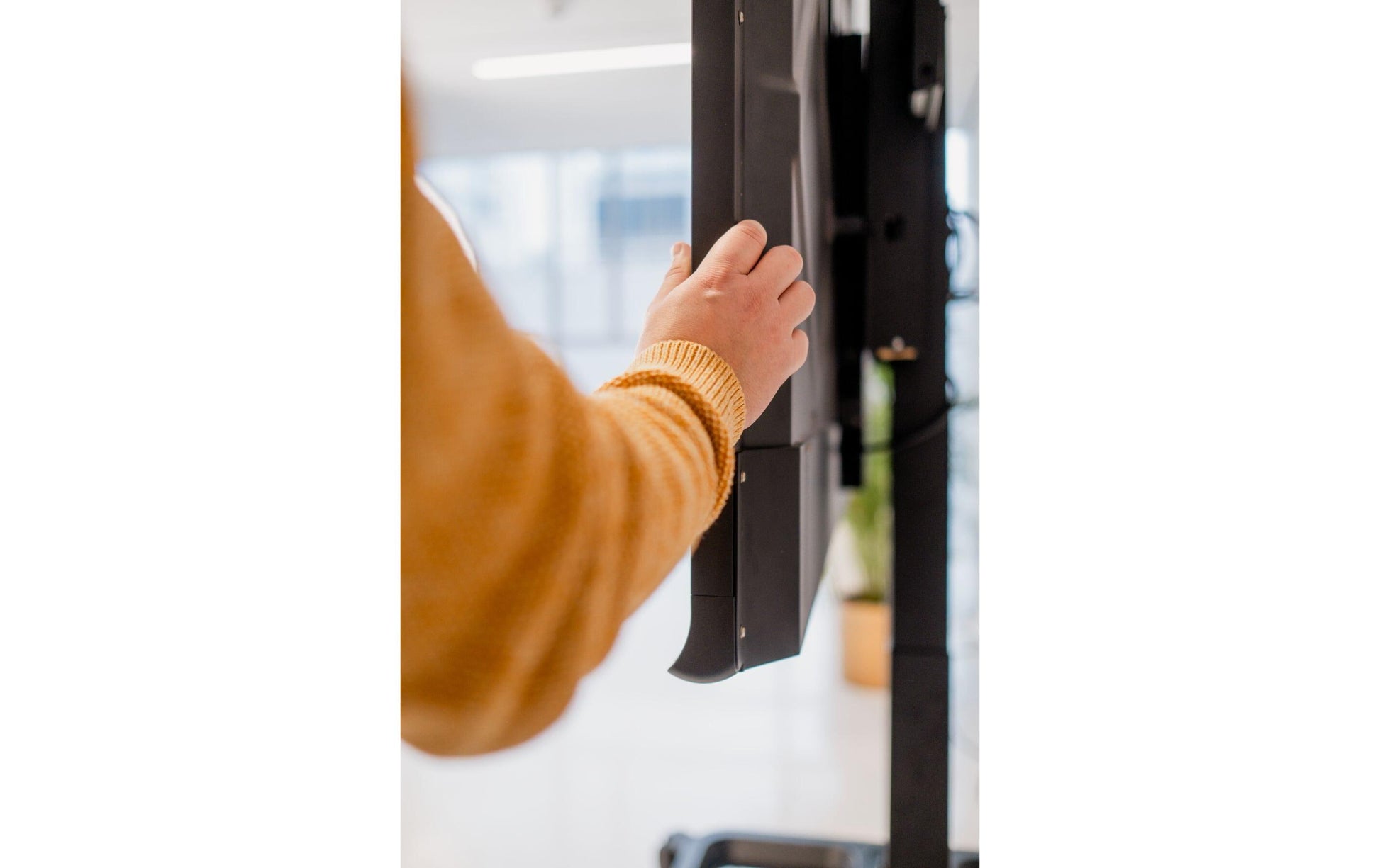 Vogel's Vogels Wandlift (bodenstehend) – bis 98" – VESA 800×600 – bis 120 kg, Höhenverstellbar, Motorisiert – RISE5200