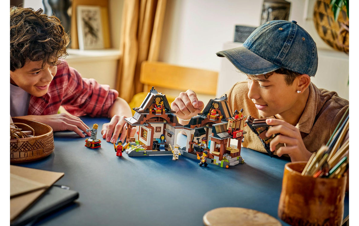 LEGO NINJAGO 15. Jubiläum Vier-Waffen-Schmiede Bauset – 28,2 × 8,8 × 45,6 cm – 1259-teilig – ab 14 Jahren