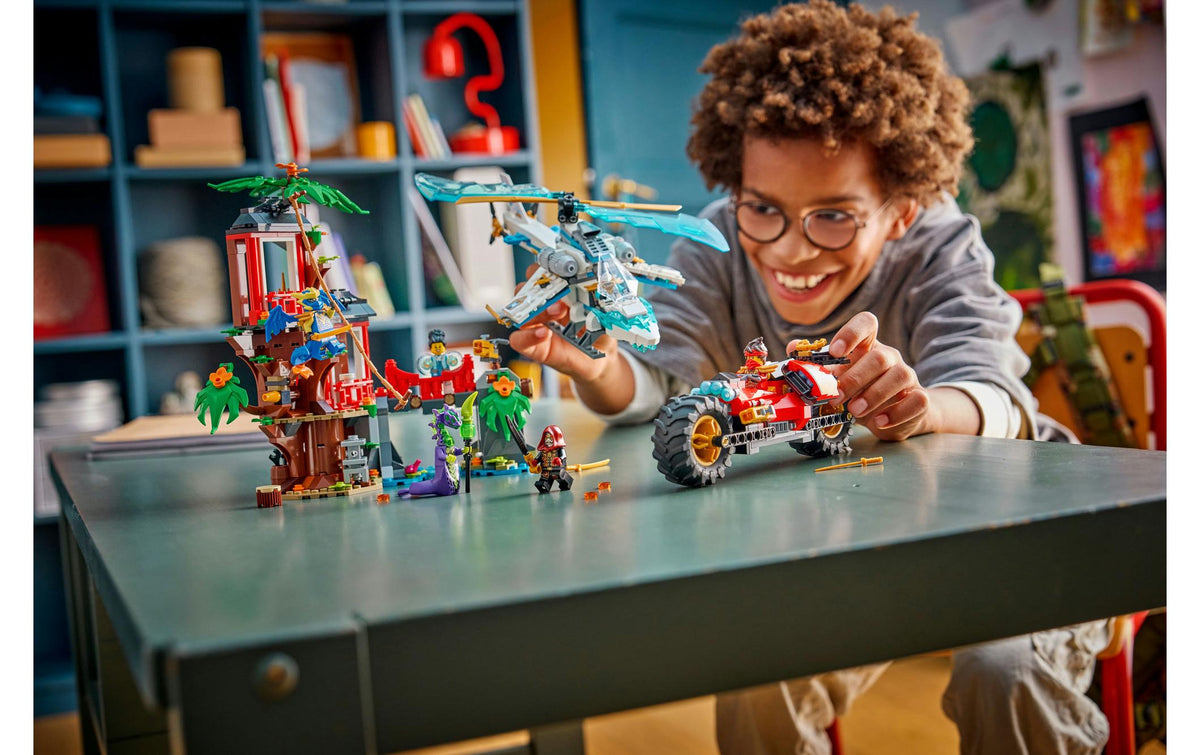 LEGO NINJAGO Showdown am Baumhaus mit dem Ninja-Bike Bauset – 642-teilig – 26,2×7,1×38,2 cm – ab 7 J.