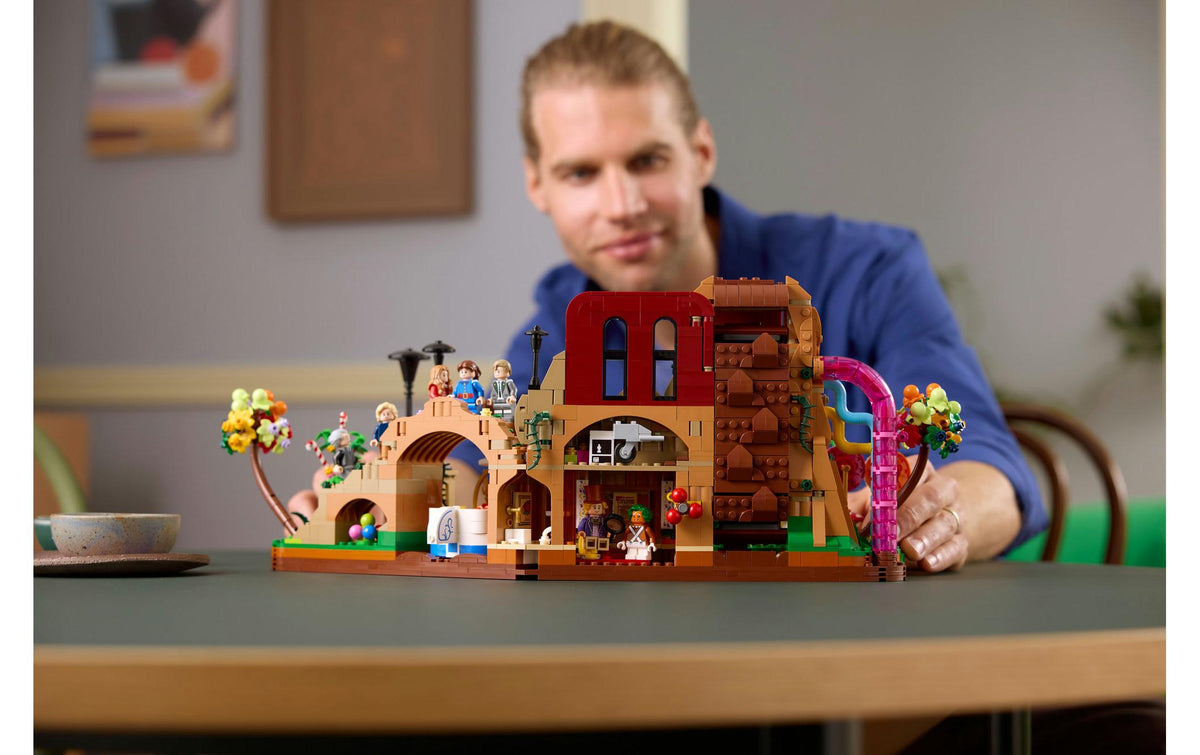 LEGO Ideas 21360 Willy Wonka Bauset – 2'025-teilig – 37,8 × 11,2 × 48 cm – ab 18 Jahren