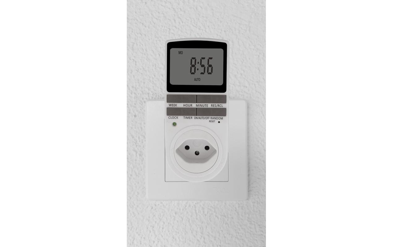 Steffen Digitale Zeitschaltuhr (DIN-Schiene) – 10 Programme, grosses Display, IP20, Steckdose – Weiss