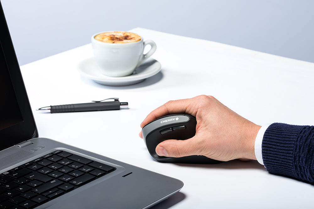 CHERRY MW 4500 Ergonomische Maus – kabellos, 6 Tasten, für Rechtshänder, vertikal, umschaltbare DPI, schwarz