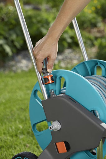 Gardena AquaRoll M Easy Schlauchwagen 60m – mit 2 Rollen, manuell, schwarz/türkis, für Schläuche Ø 13/15/19 mm