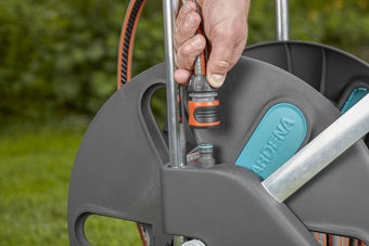 Gardena AquaRoll L Easy Schlauchwagen 100 m – manuell, mit 2 Rädern, schwarz/türkis, für 13/15/19 mm Schläuche