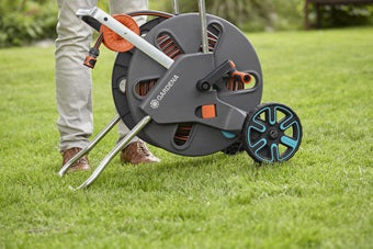 Gardena AquaRoll L Easy Schlauchwagen 100 m – manuell, mit 2 Rädern, schwarz/türkis, für 13/15/19 mm Schläuche