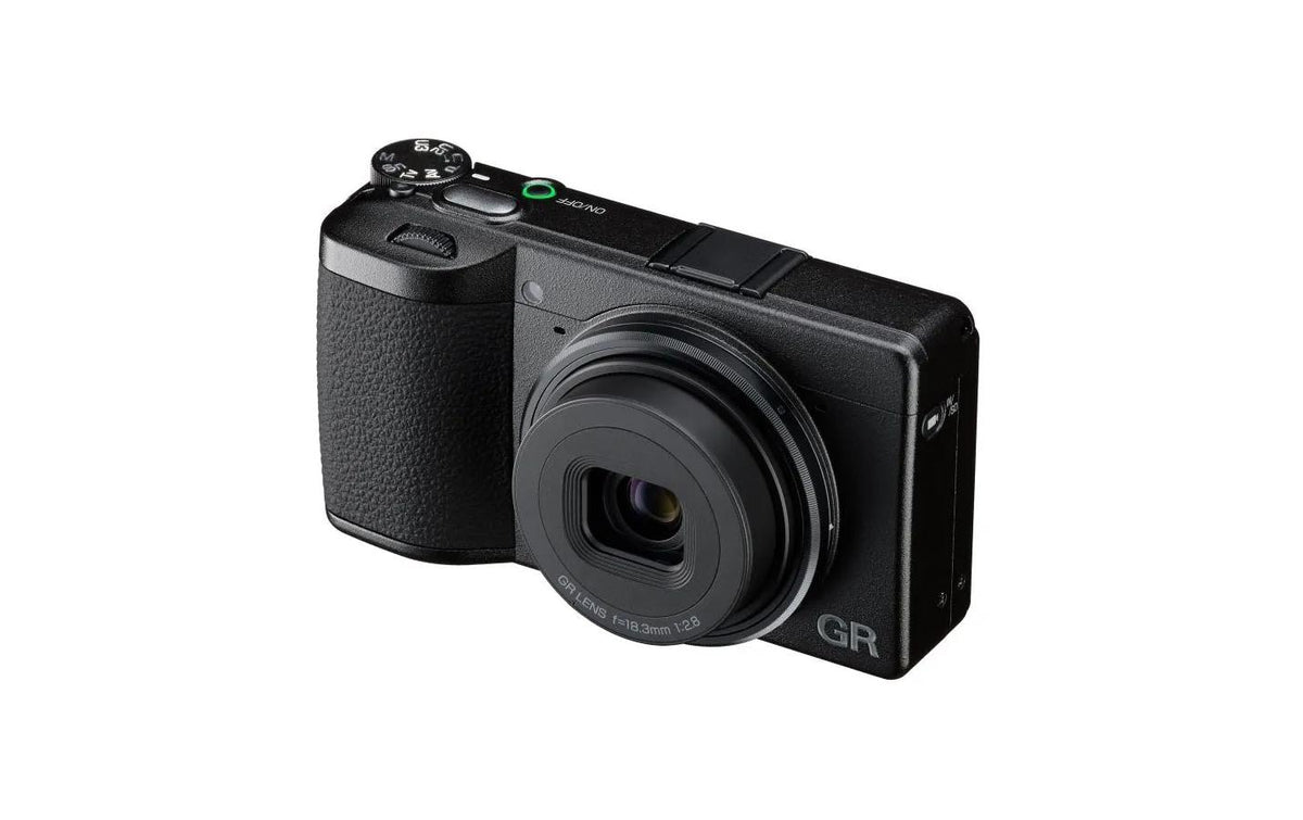 Ricoh GR IV HDF – APS-C, 25,7 MP, 1080p, schwarz