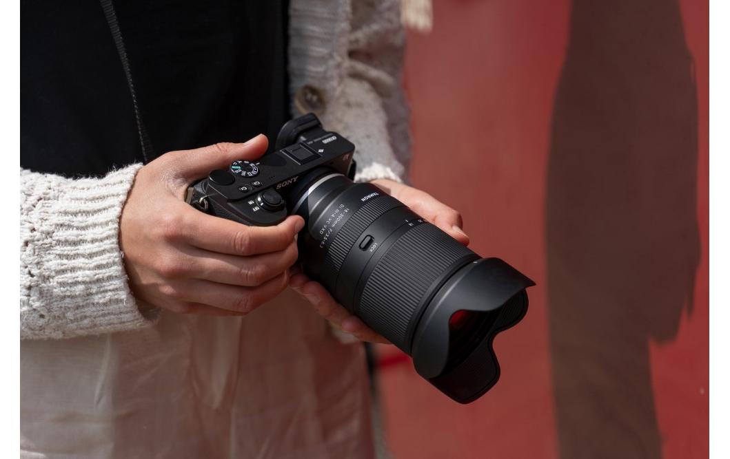 Tamron AF 18–300mm f/3.5–6.3 Di III‑A VC Objektiv – Sony E-Mount – Bildstabilisator – 67 mm Filter