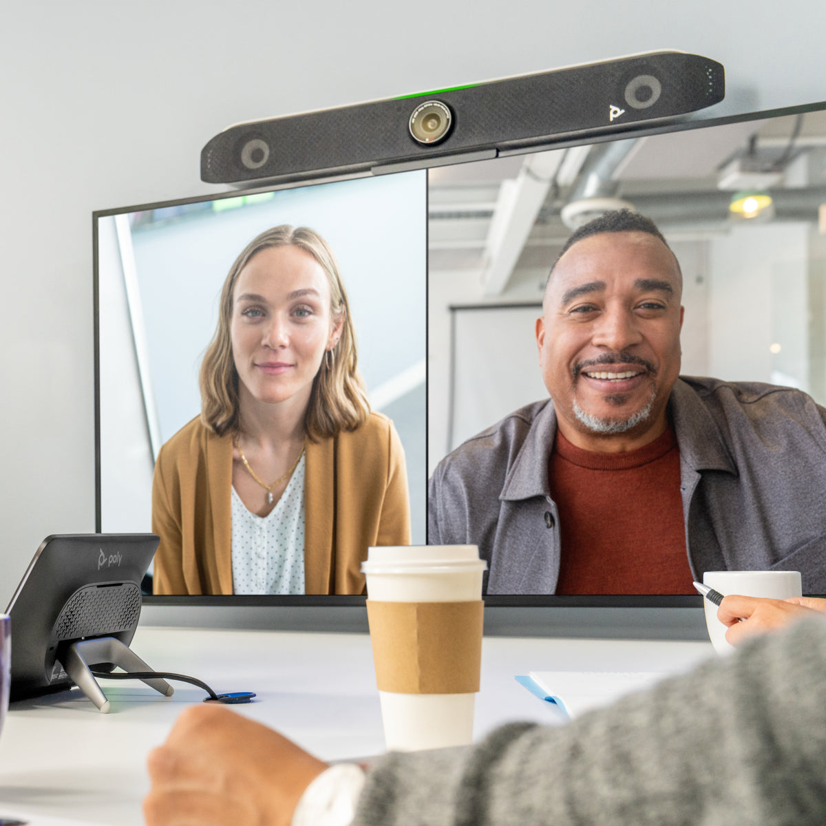 HP Poly Studio X52 – 4K Ultra HD Videokonferenzsystem, 5× Digitalzoom, mit TC10 Controller-Kit, Schwarz