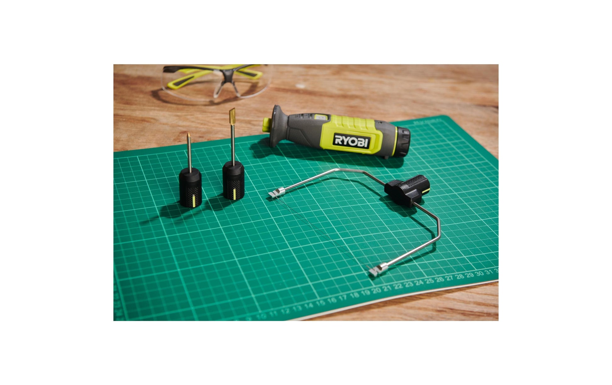 Ryobi RHC4-120G Akku-Heissdrahtschneider – 4 V – 1×2,0 Ah & Ladegerät, Aufsätze – Ryobi 4 V USB