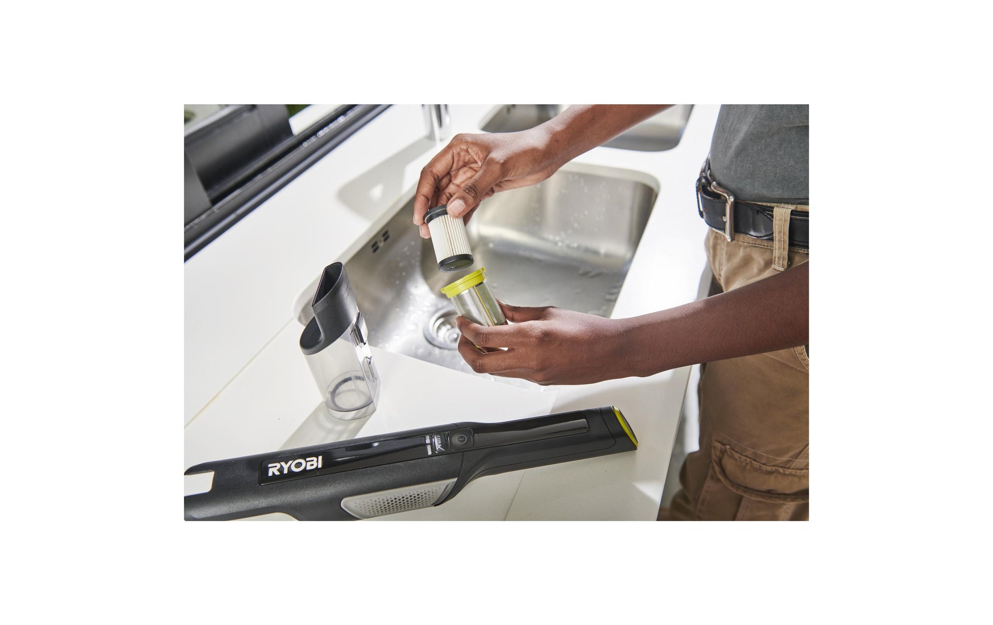 Ryobi Akku-Handstaubsauger RHV44-220G – 0,15 l, 4 V, 14 min