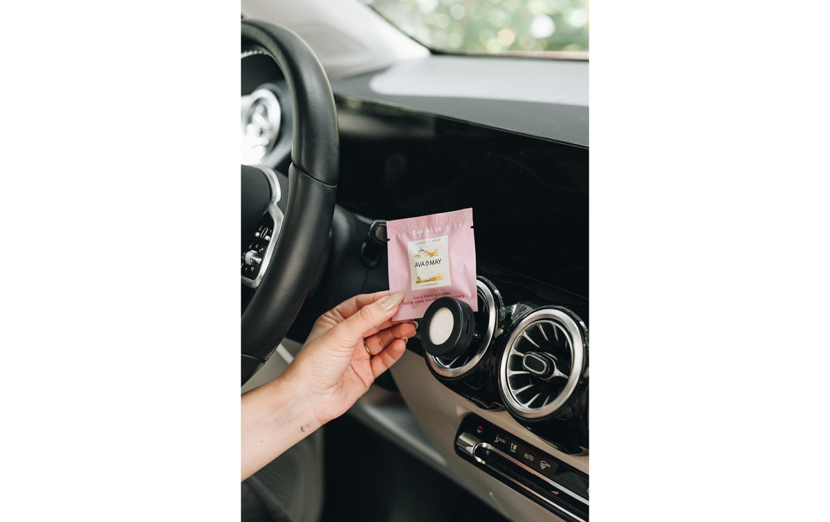 Ava & May Lufterfrischer Romantic Road (Birne, Erdbeere, Rose) – Ø 85 mm × 10 mm – rosa