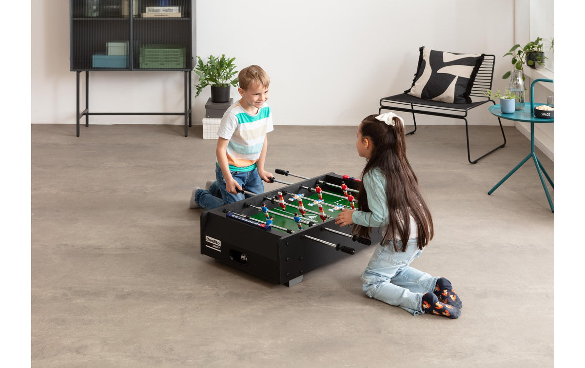 Bandito Mini-Kicker mit Teleskopstangen – Brettspiel, 2 Spieler, ab 3 Jahren, 10 Min., mehrsprachig