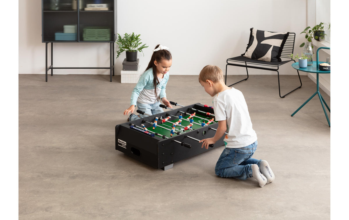 Bandito Mini-Kicker mit Teleskopstangen – Brettspiel, 2 Spieler, ab 3 Jahren, 10 Min., mehrsprachig