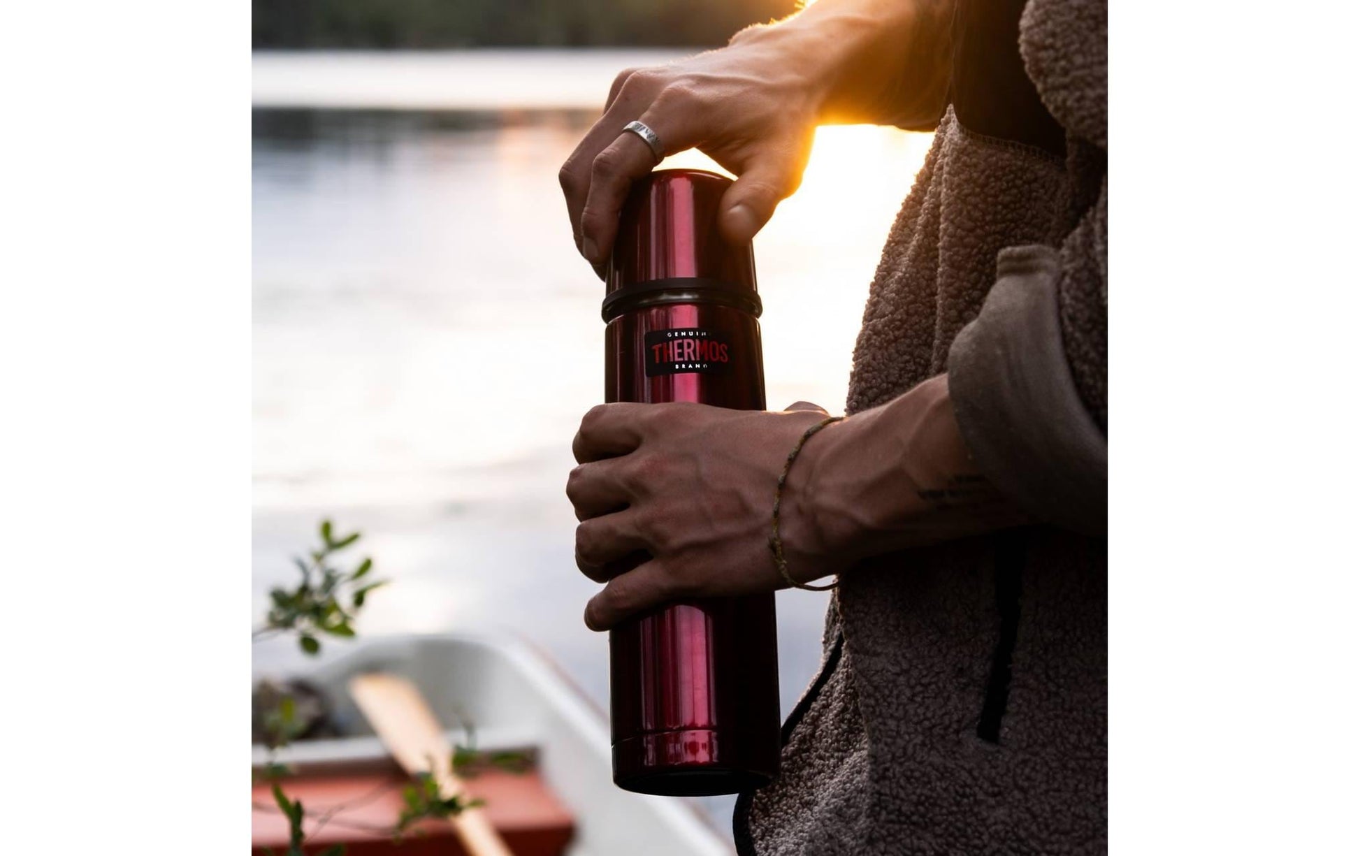 Thermos Light & Compact Isolierflasche 750 ml – Doppelwandig, Edelstahl, Schraubdeckel, Cranberry