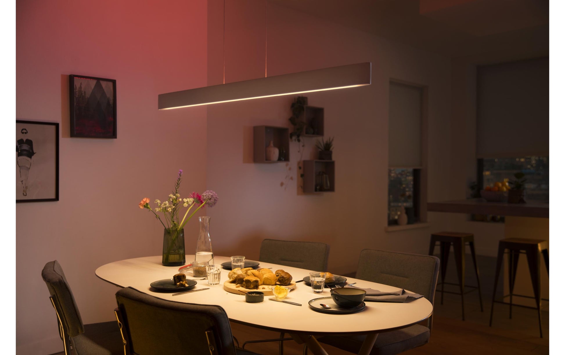 Philips Hue Deckenleuchte Ensis – 129,8 cm, 4750 lm, 79 W, 2000–6500 K, dimmbar, BT/ZigBee, weiss