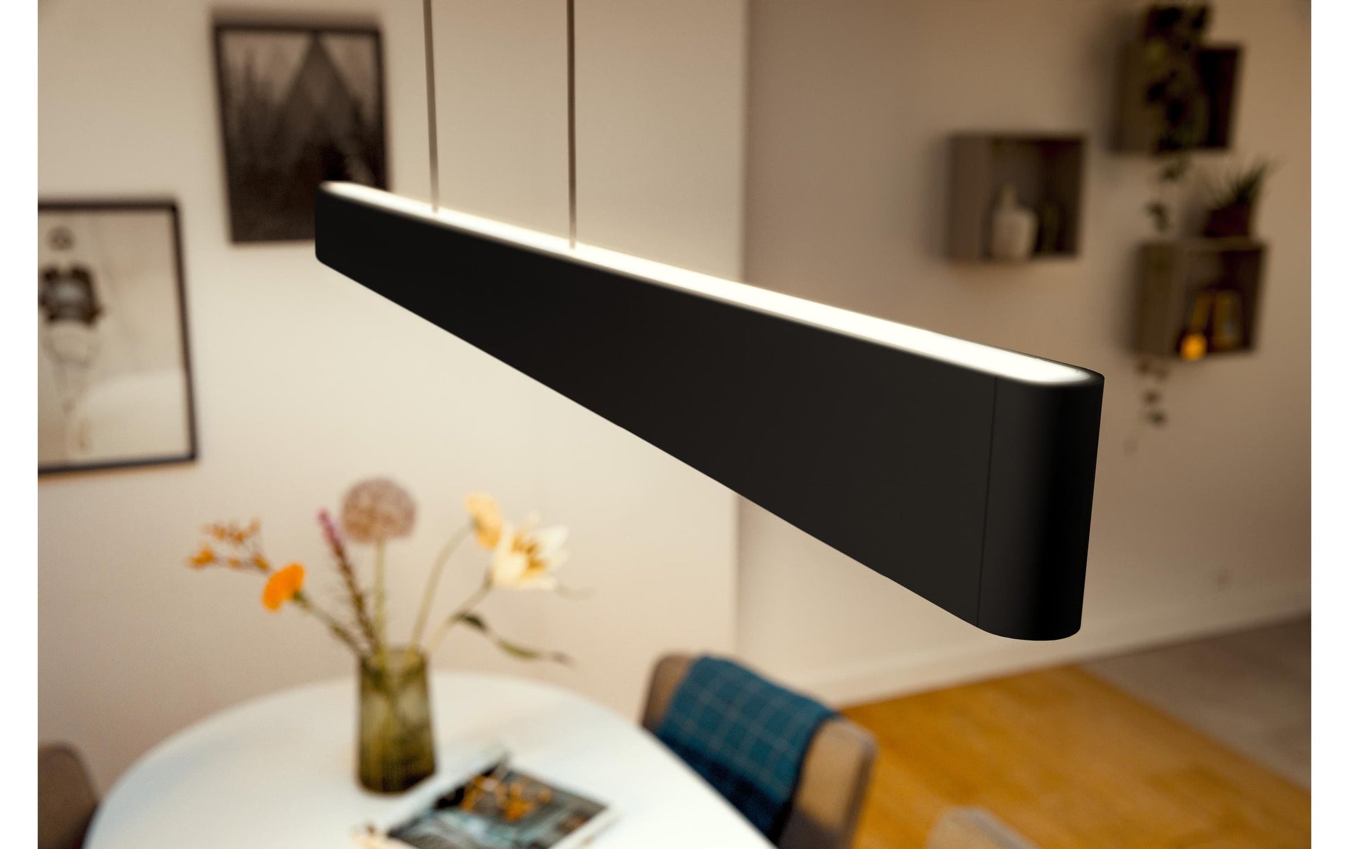 Philips Hue Pendelleuchte Ensis – 129,8 cm, 2000–6500 K, RGB, 5500 lm, 79 W, dimmbar, BT/ZigBee, schwarz