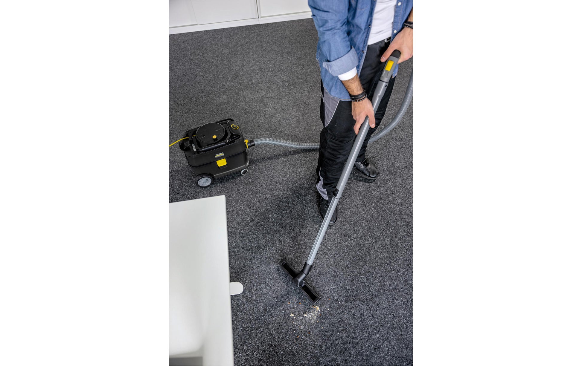 Kärcher professional Bodenstaubsauger T 10/1 Adv HEPA – mit Beutel, 585 W, 10 l