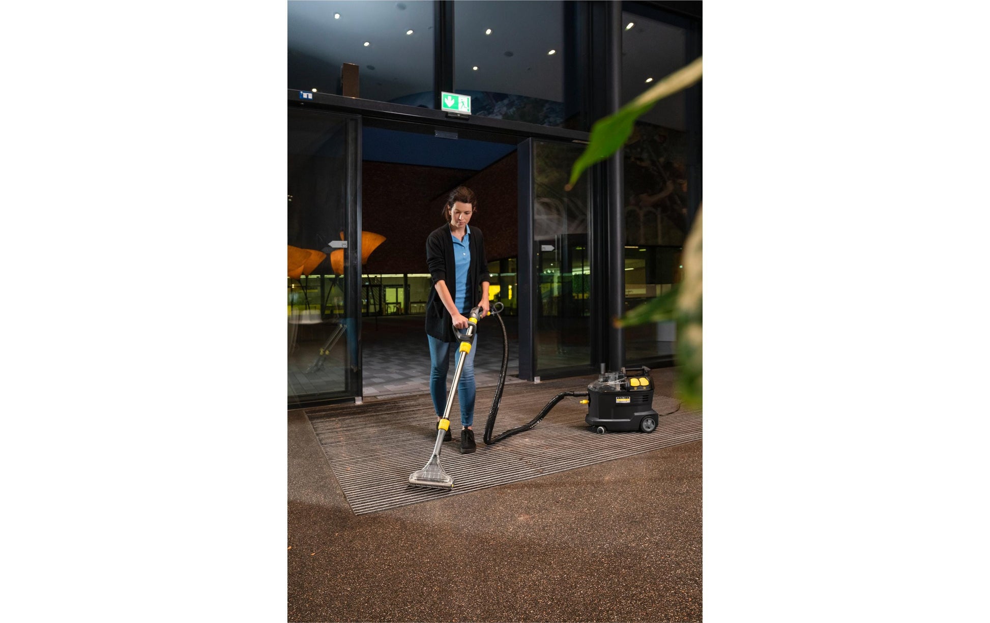 Kärcher professional Kärcher Waschsauger Puzzi 8/1 Adv, mit Wischfunktion – 1200 W, 8 l