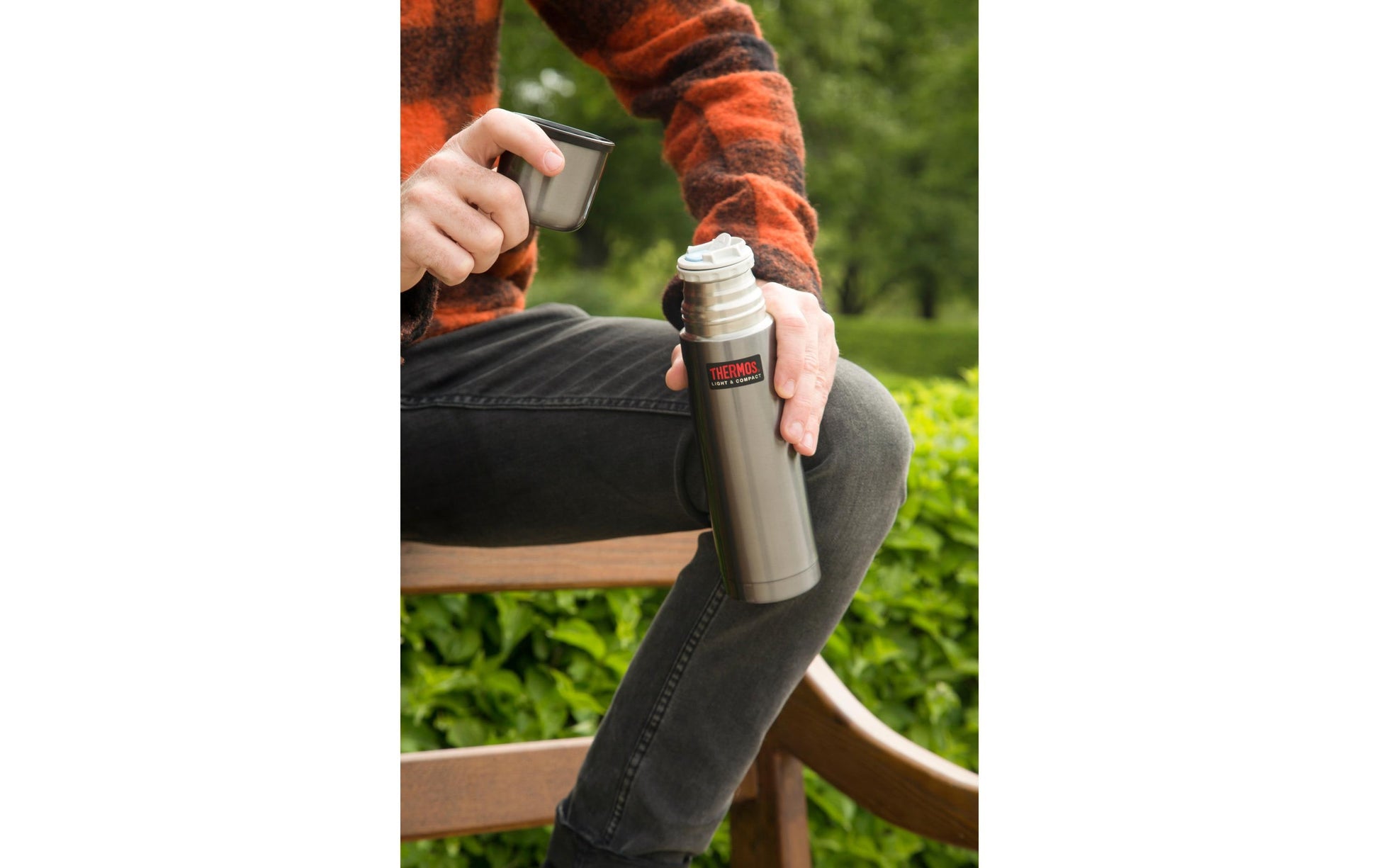 Thermos Light & Compact Isolierflasche 750 ml – doppelwandig vakuumisoliert, Edelstahl, Schraubdeckel