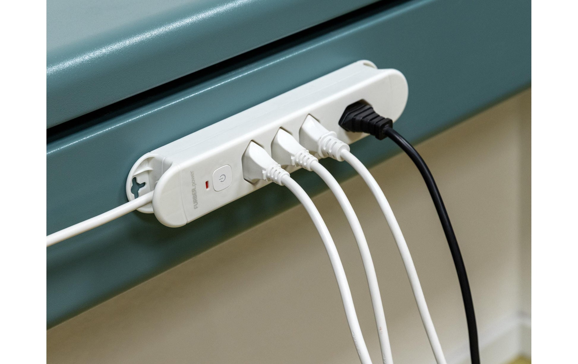 FURBER.power Steckdosenleiste, 4×T13, mit beleuchtetem Schalter, 3 m, Eingang T12 – Weiss