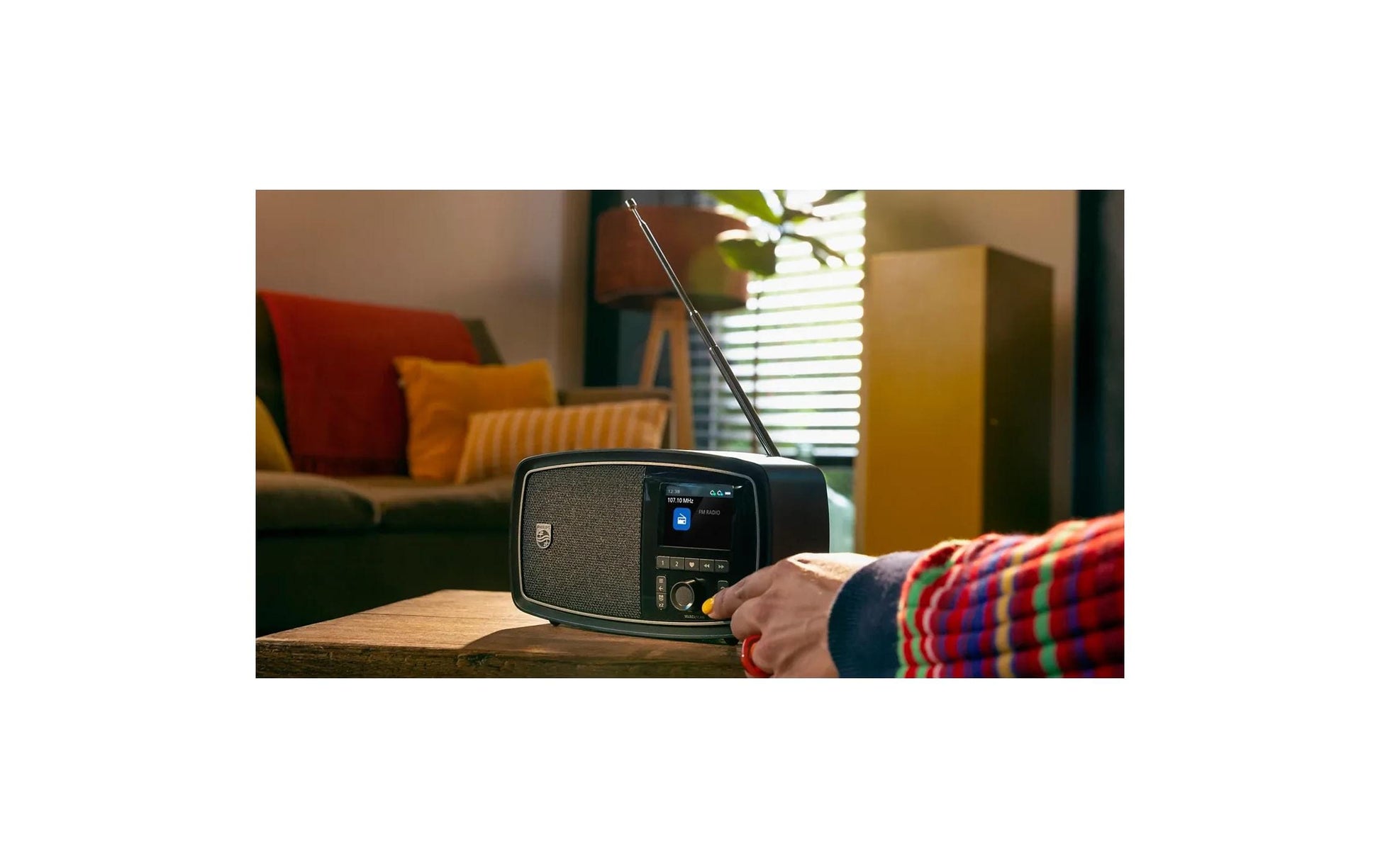 Philips The Janet Century TAV2000FB – Tragbares Radio, UKW, Bluetooth, Akkubetrieb (USB-C) – Schwarz