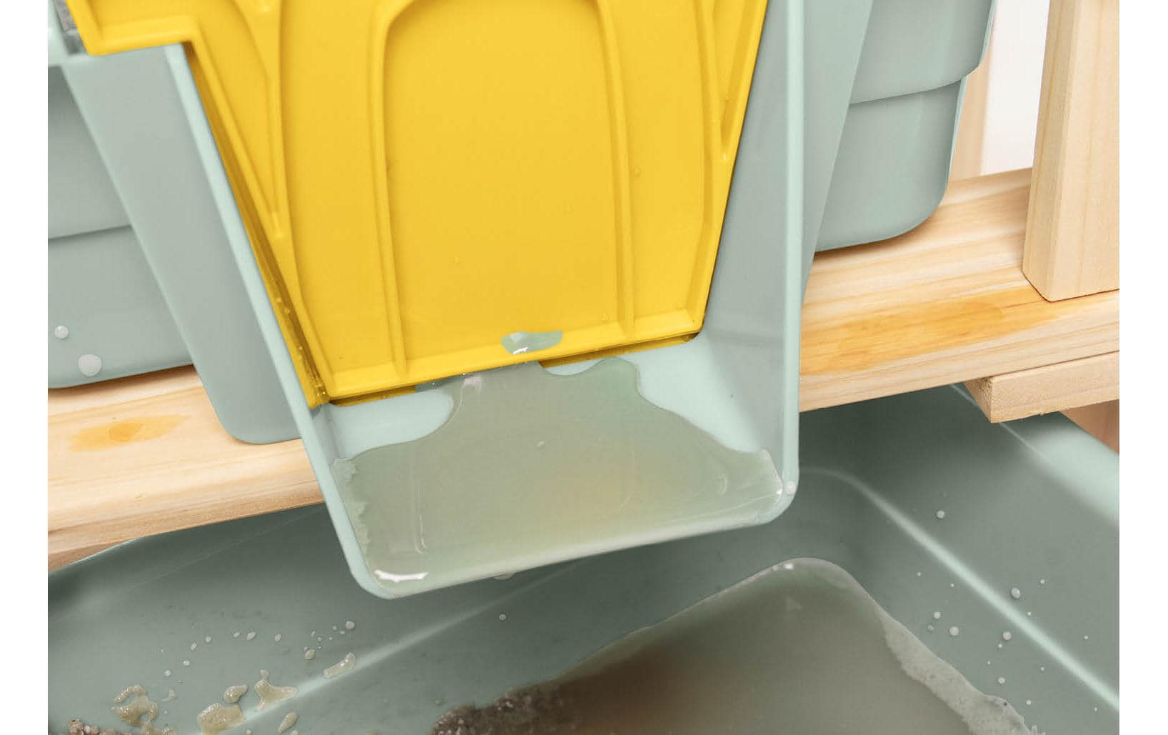 Pinolino Kinderträume Wasserspieltisch-Set – 98 × 61 × 39,5 cm – ab 2 Jahren – Massivholz, Beige
