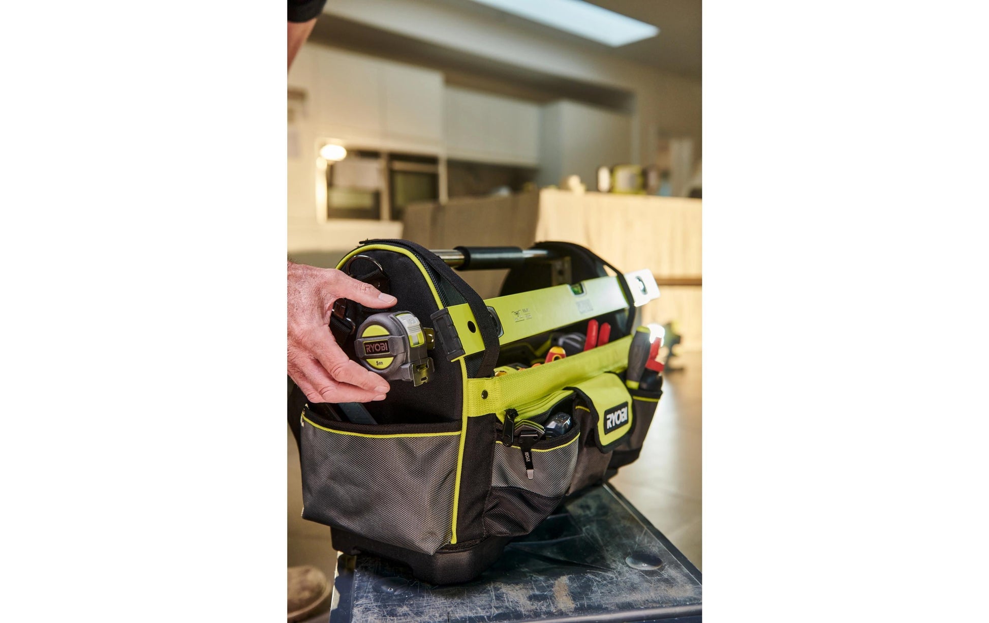 Ryobi werkstatt Ryobi RSSLOT1 Werkzeugtasche 38 l – mit Schulterriemen, wasserfest, B 470 × H 360 × T 200 mm