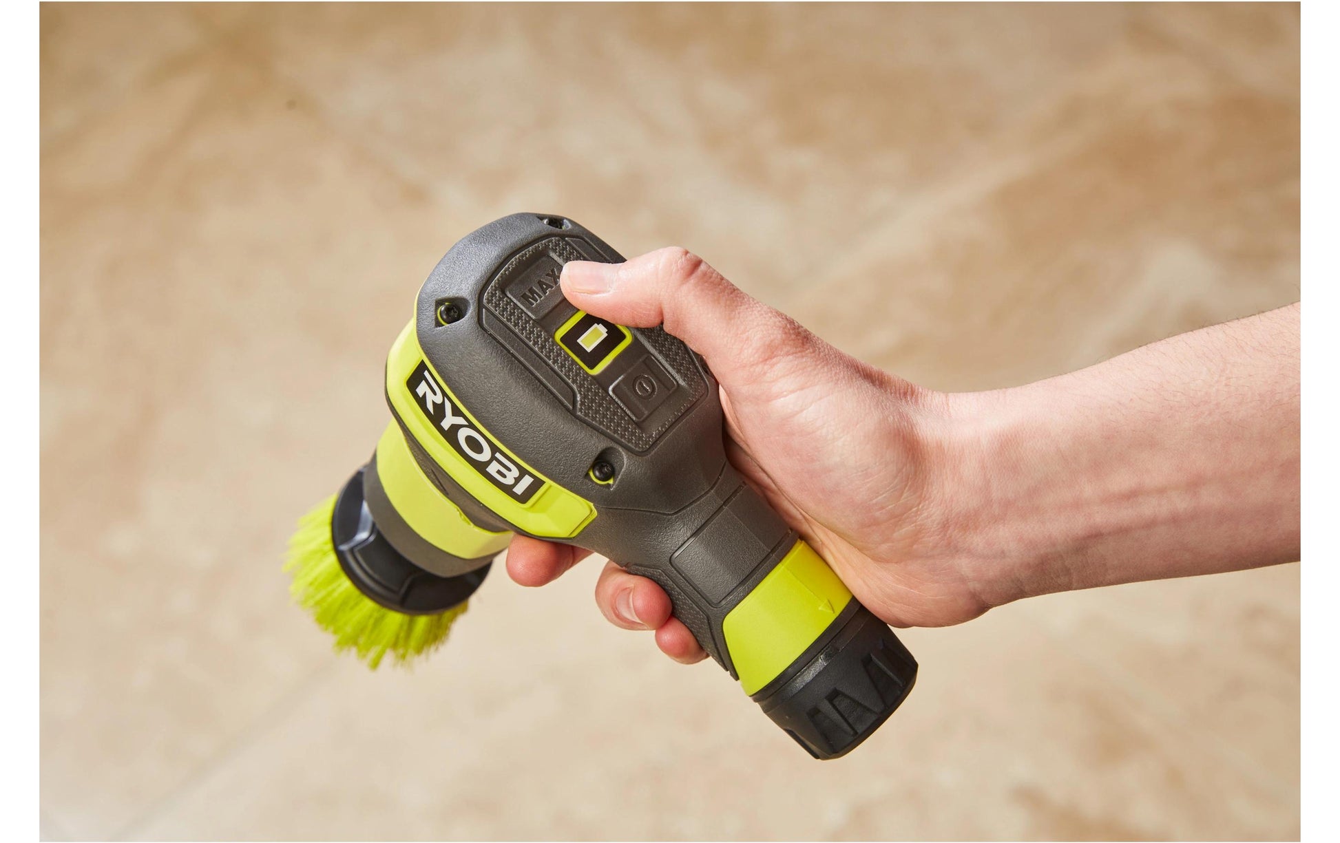 Ryobi Elektrische Reinigungsbürste (Hand) – 4 V, 2,0 Ah Akku inkl. Ladekabel, 17,3×13,5×8,8 cm