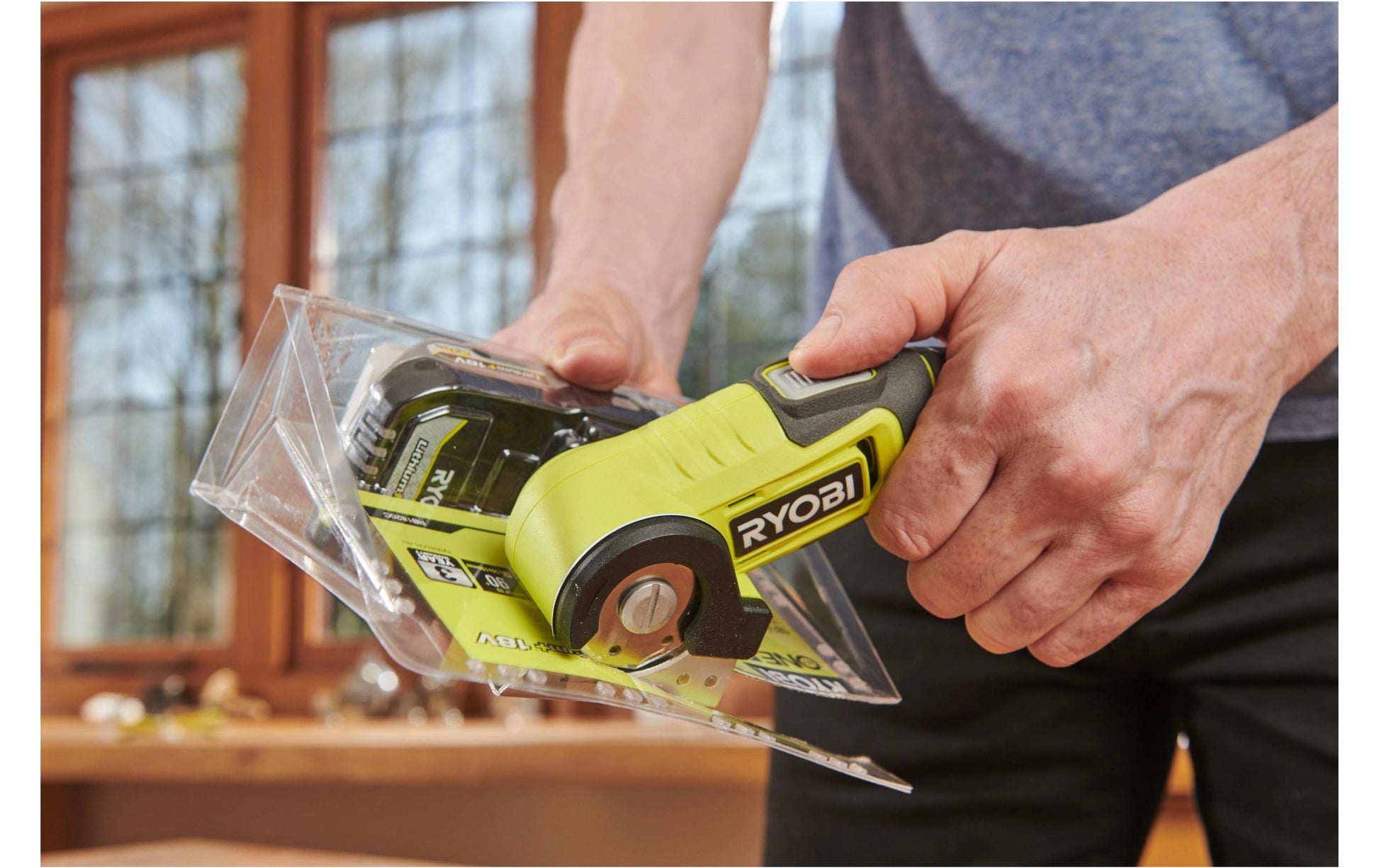 Ryobi RCT4-120G – Abbrechmesser, 4 V USB Akku, inkl. 1 x 2,0 Ah Akku und Ladekabel