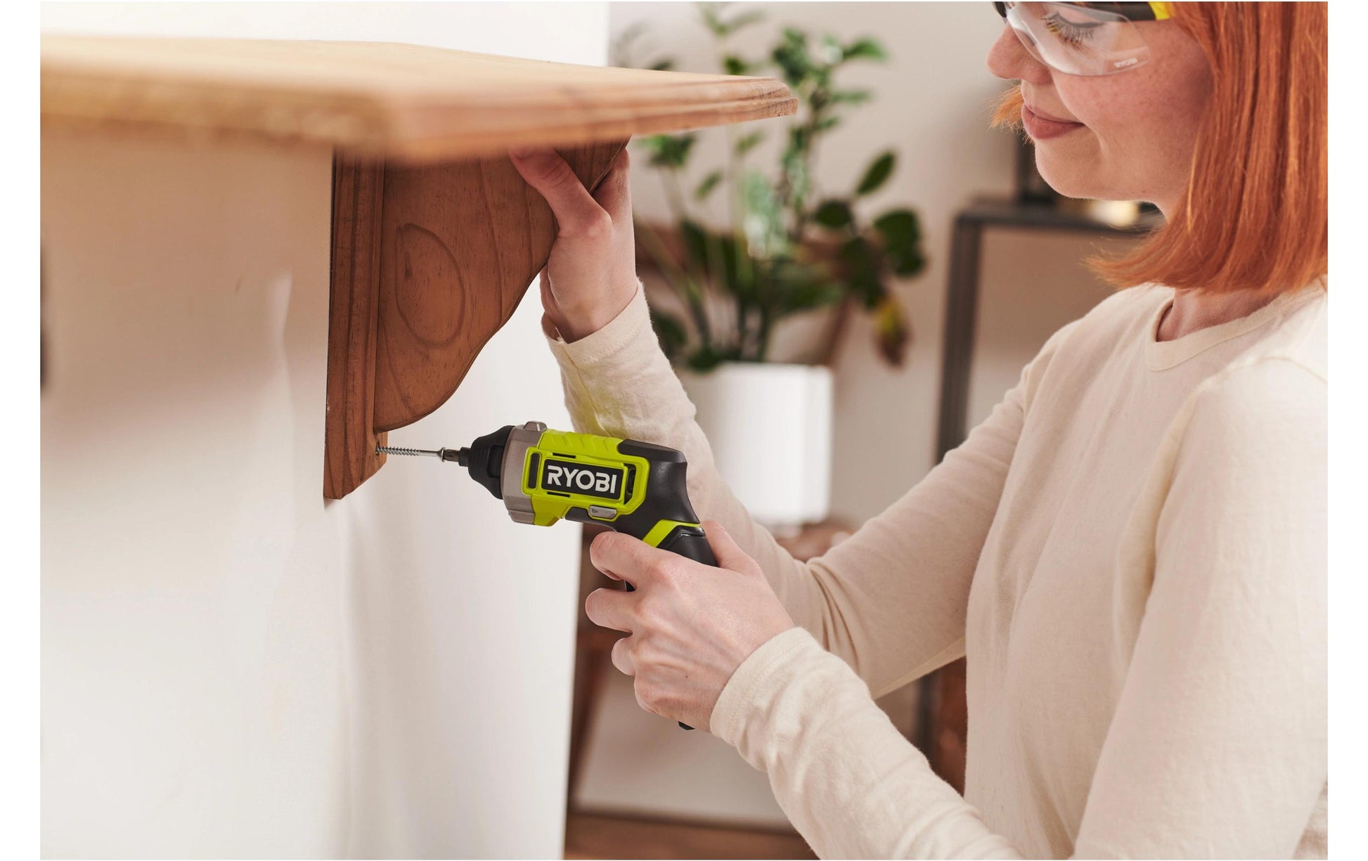 Ryobi RSD4-120TA2 Präzisionsschrauber – 4 V – 1/4" Bithalter – 5 Nm – 1×2,0 Ah & Ladegerät – Ryobi 4 V USB