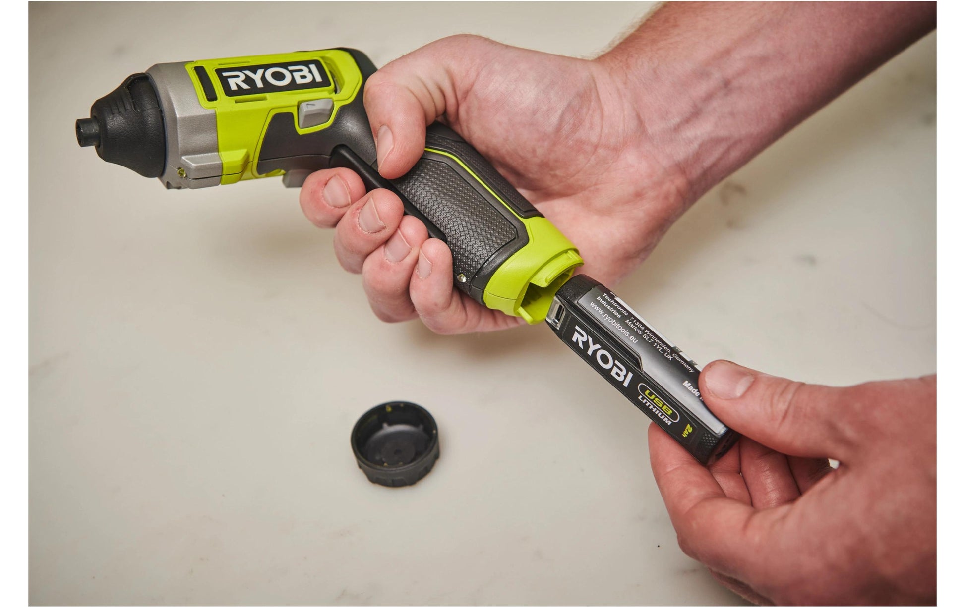 Ryobi RSD4-120TA2 Präzisionsschrauber – 4 V – 1/4" Bithalter – 5 Nm – 1×2,0 Ah & Ladegerät – Ryobi 4 V USB